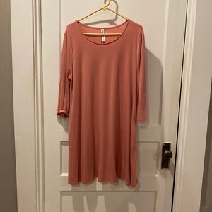 Women’s dress. Size 1X. Rose Mauve kind of color. It has a pockets.3/4 sleeves